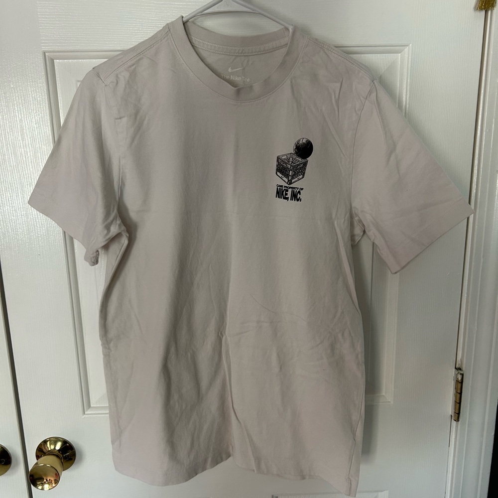 Nike Men's Light Gray Graphic Tee